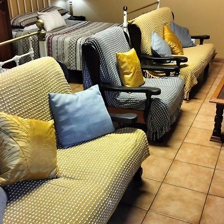 Anri Guesthouse Bloemfontein Bagian luar foto