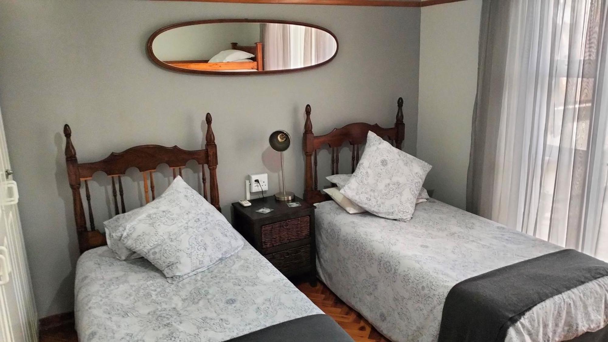 Anri Guesthouse Bloemfontein Bagian luar foto