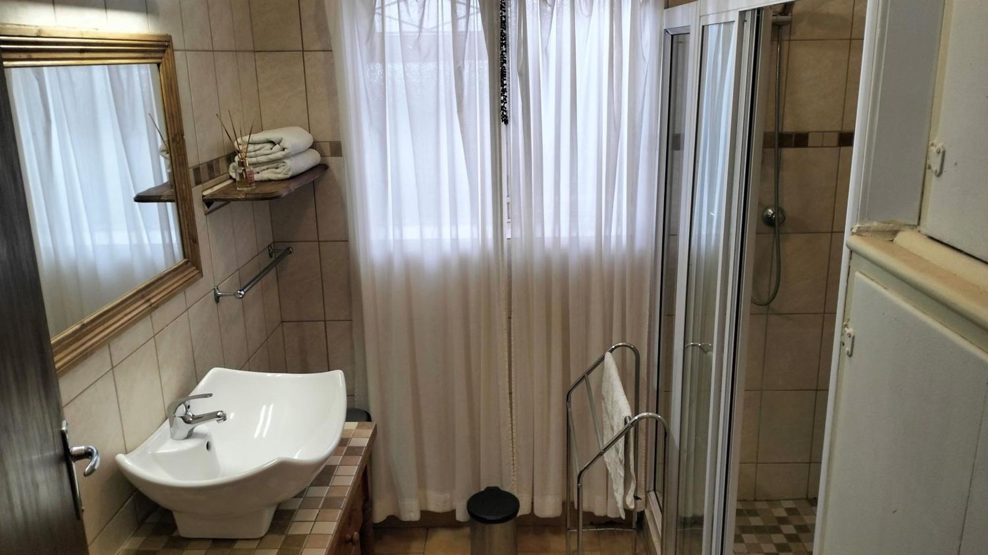 Anri Guesthouse Bloemfontein Bagian luar foto