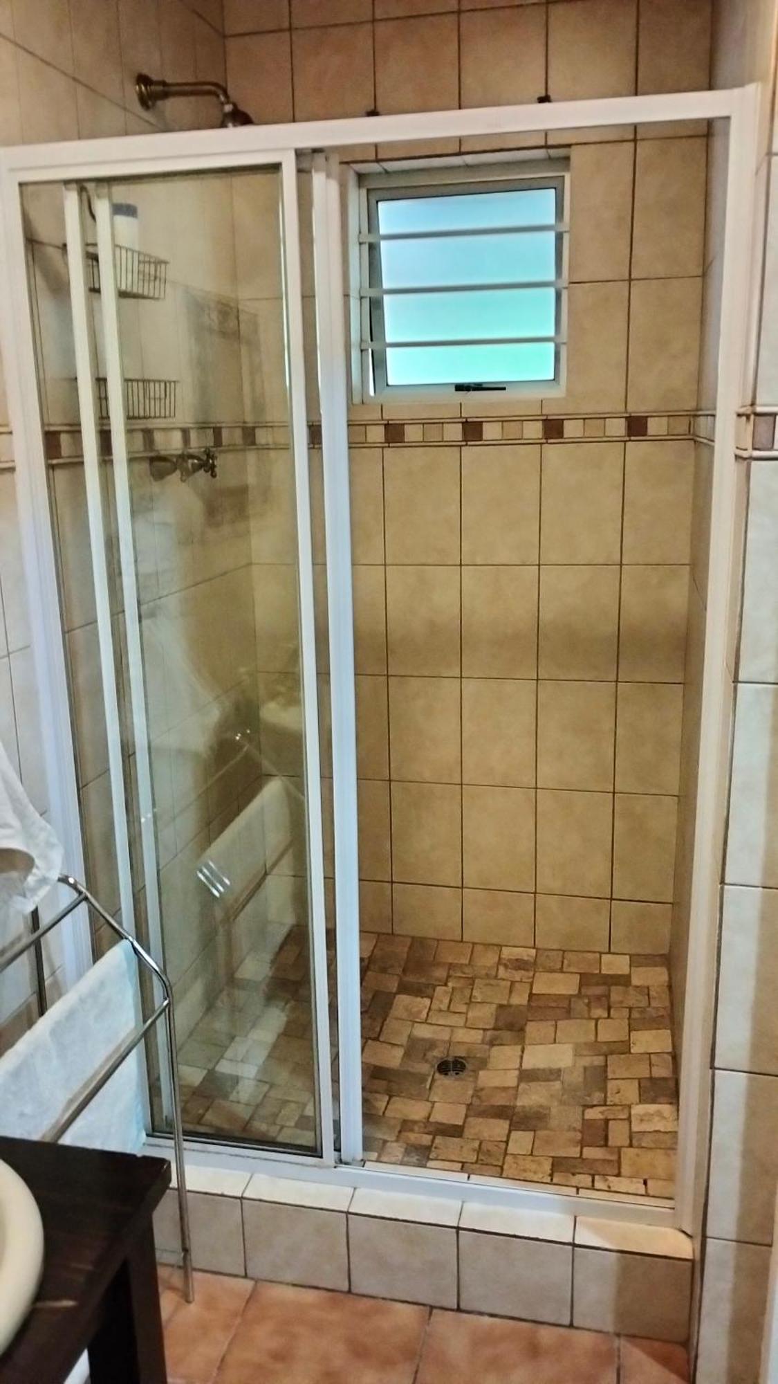 Anri Guesthouse Bloemfontein Bagian luar foto