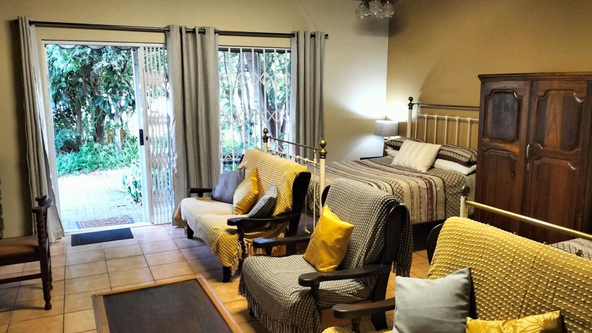 Anri Guesthouse Bloemfontein Bagian luar foto