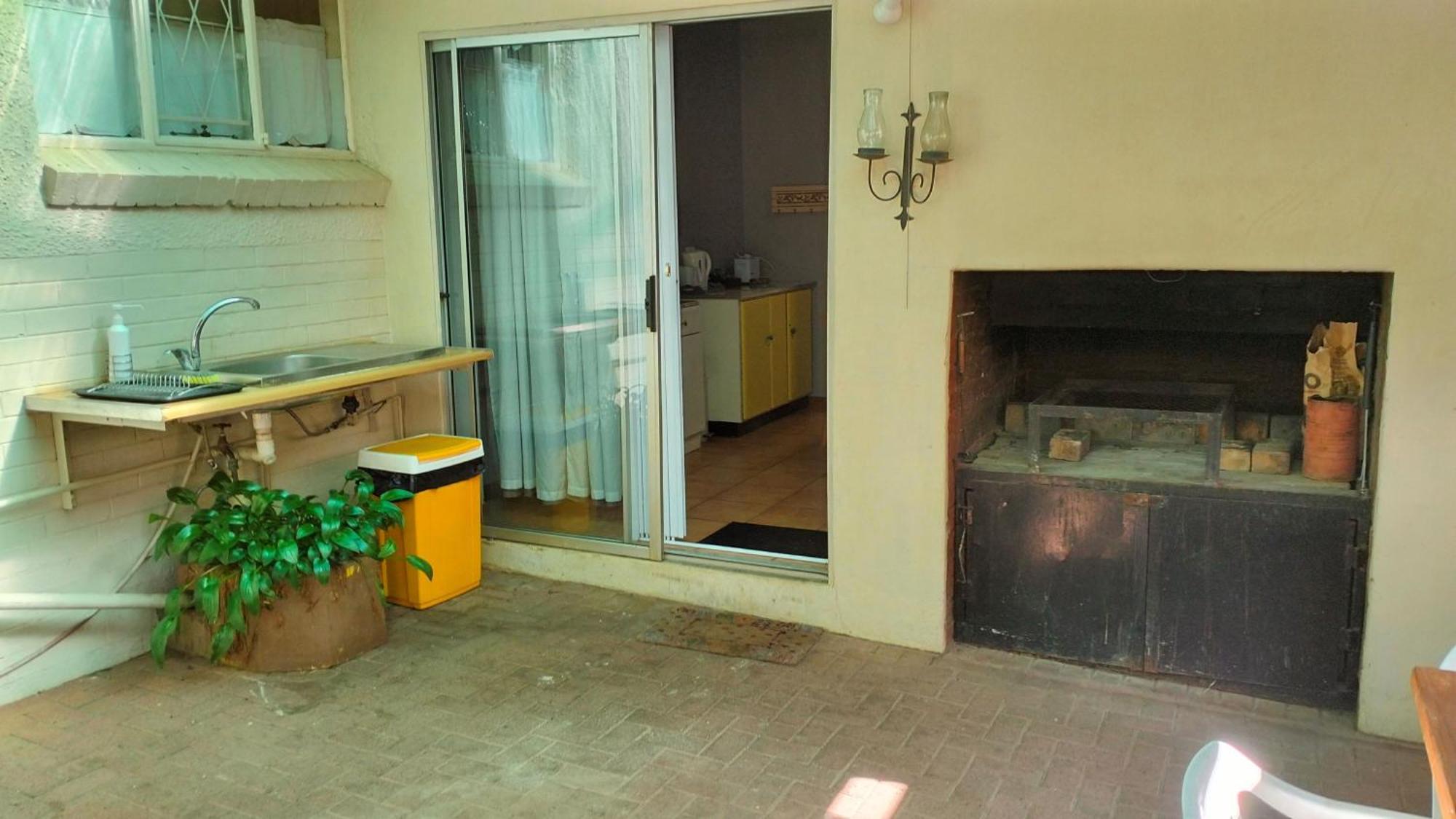 Anri Guesthouse Bloemfontein Bagian luar foto