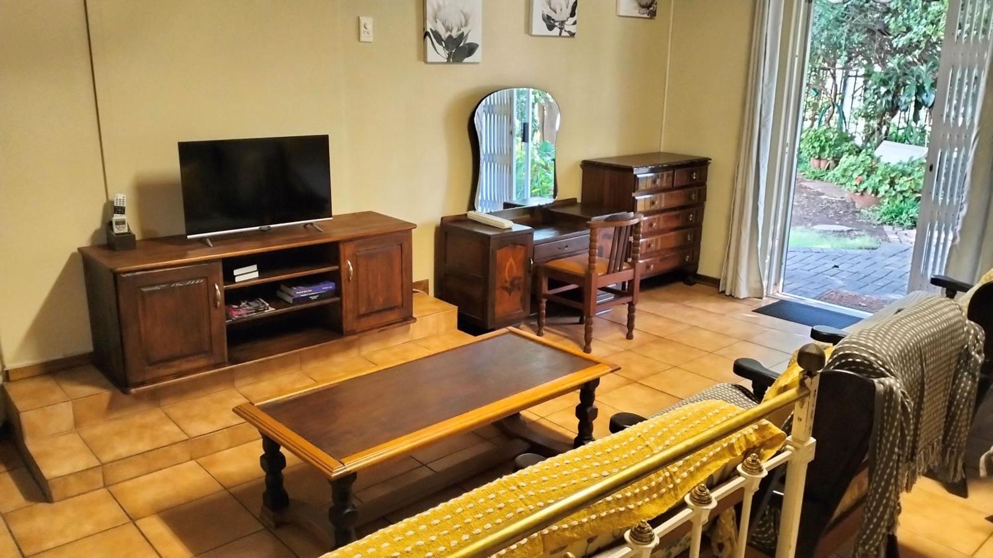 Anri Guesthouse Bloemfontein Bagian luar foto