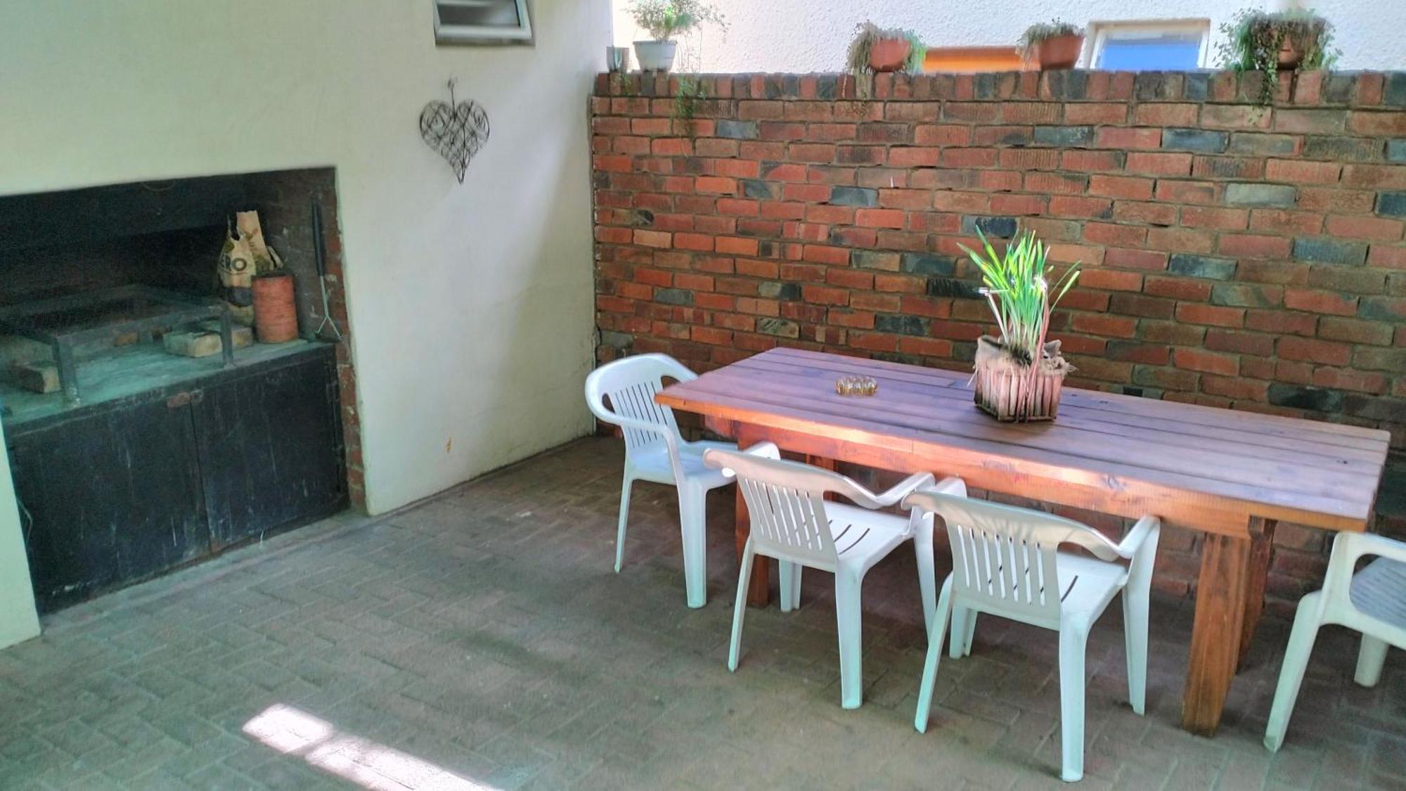 Anri Guesthouse Bloemfontein Bagian luar foto