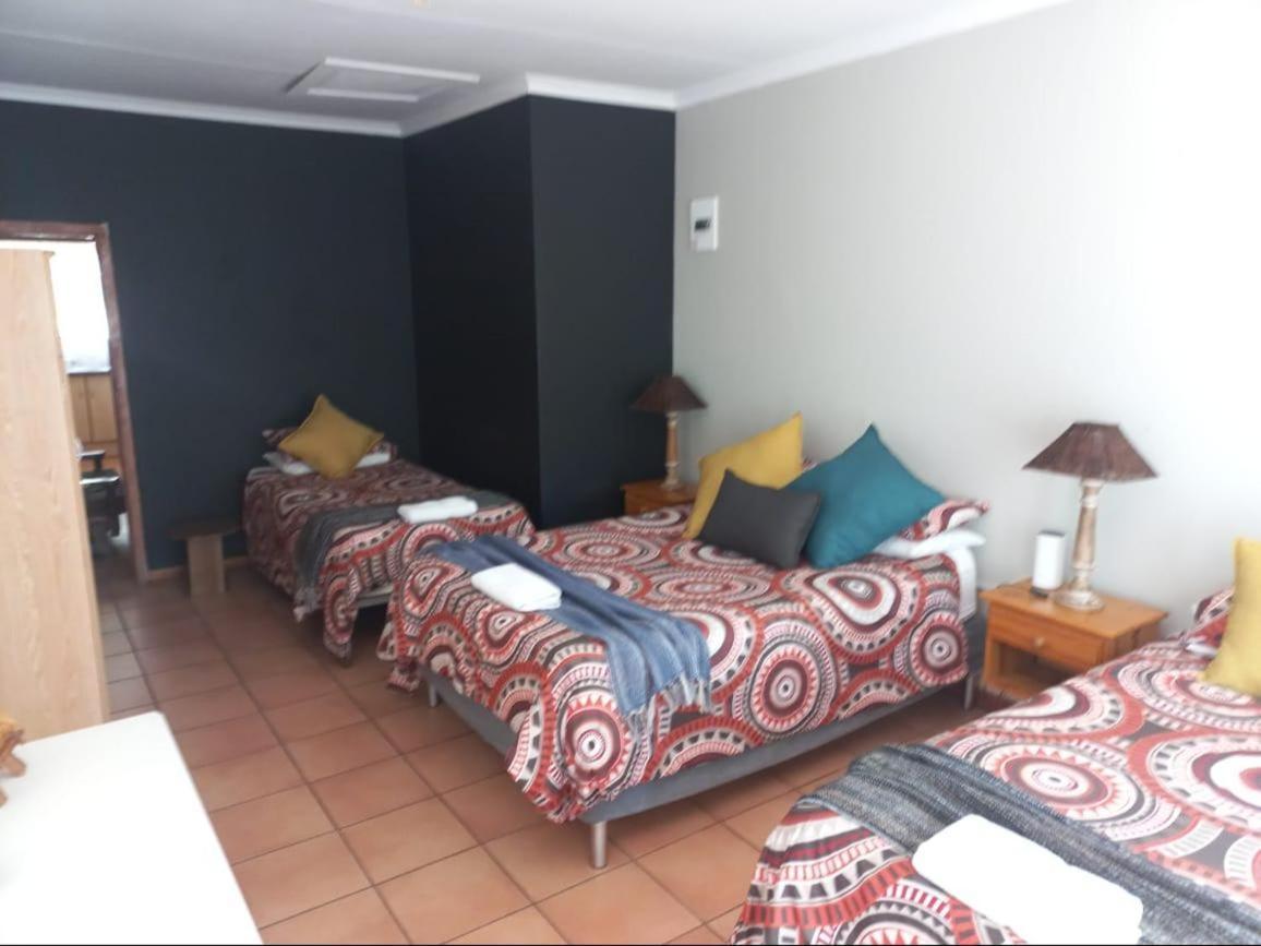 Anri Guesthouse Bloemfontein Bagian luar foto