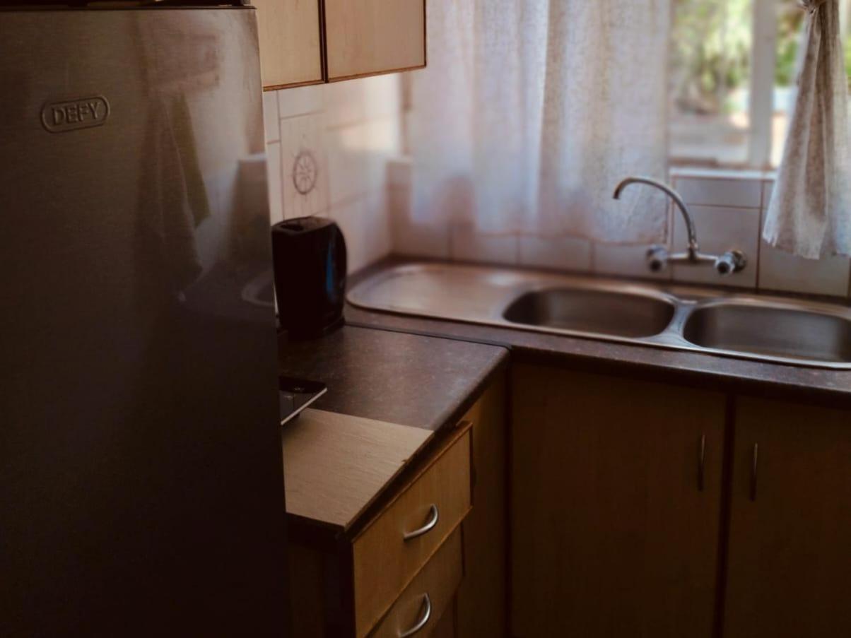 Anri Guesthouse Bloemfontein Bagian luar foto