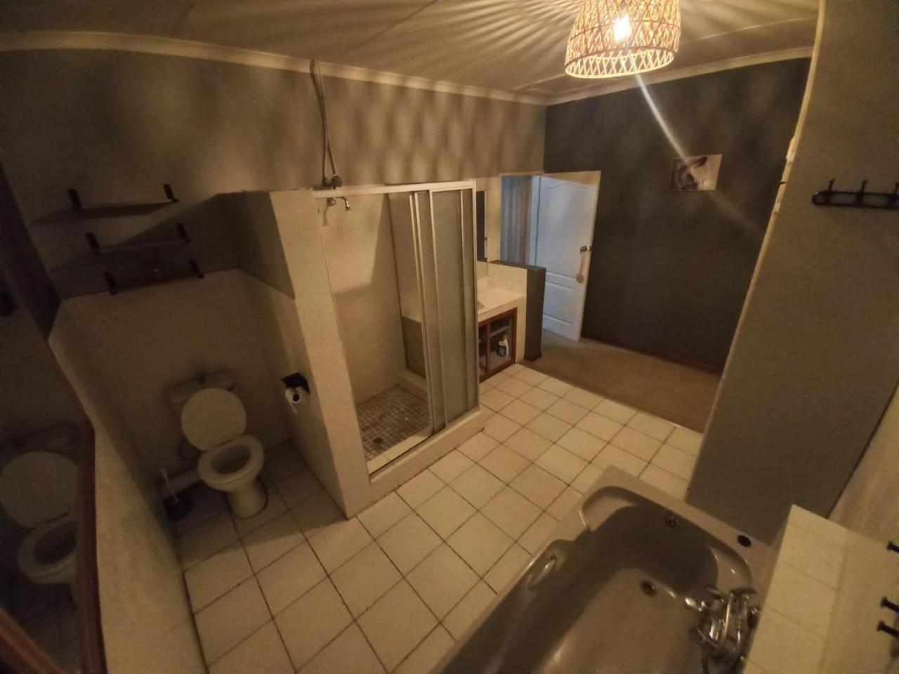 Anri Guesthouse Bloemfontein Bagian luar foto