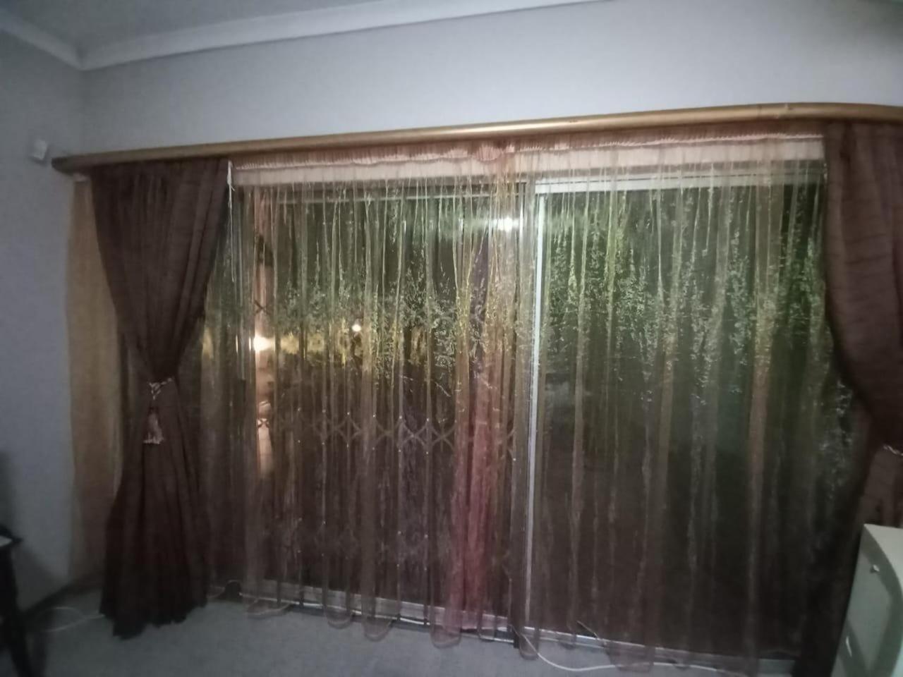 Anri Guesthouse Bloemfontein Bagian luar foto