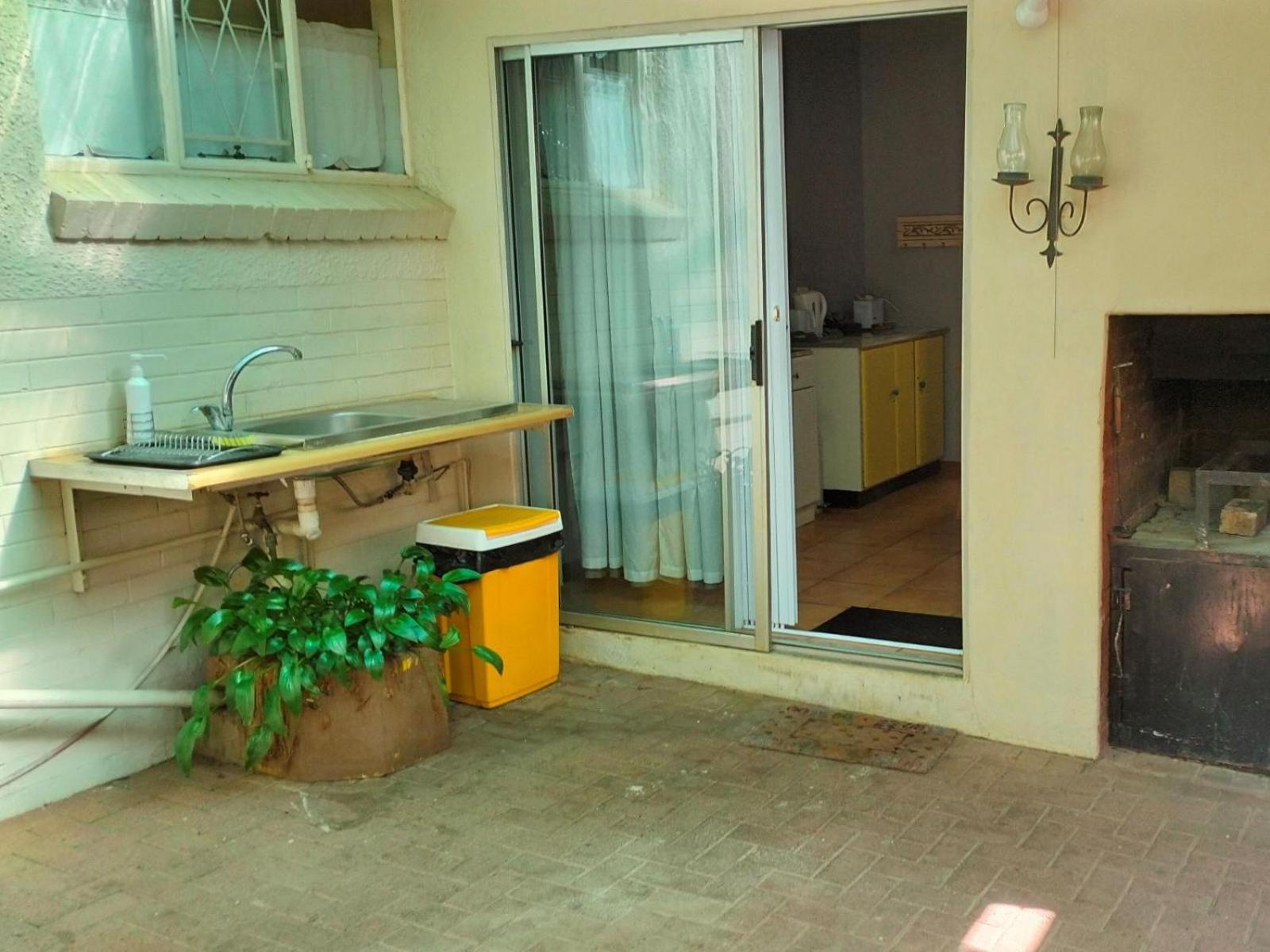 Anri Guesthouse Bloemfontein Bagian luar foto