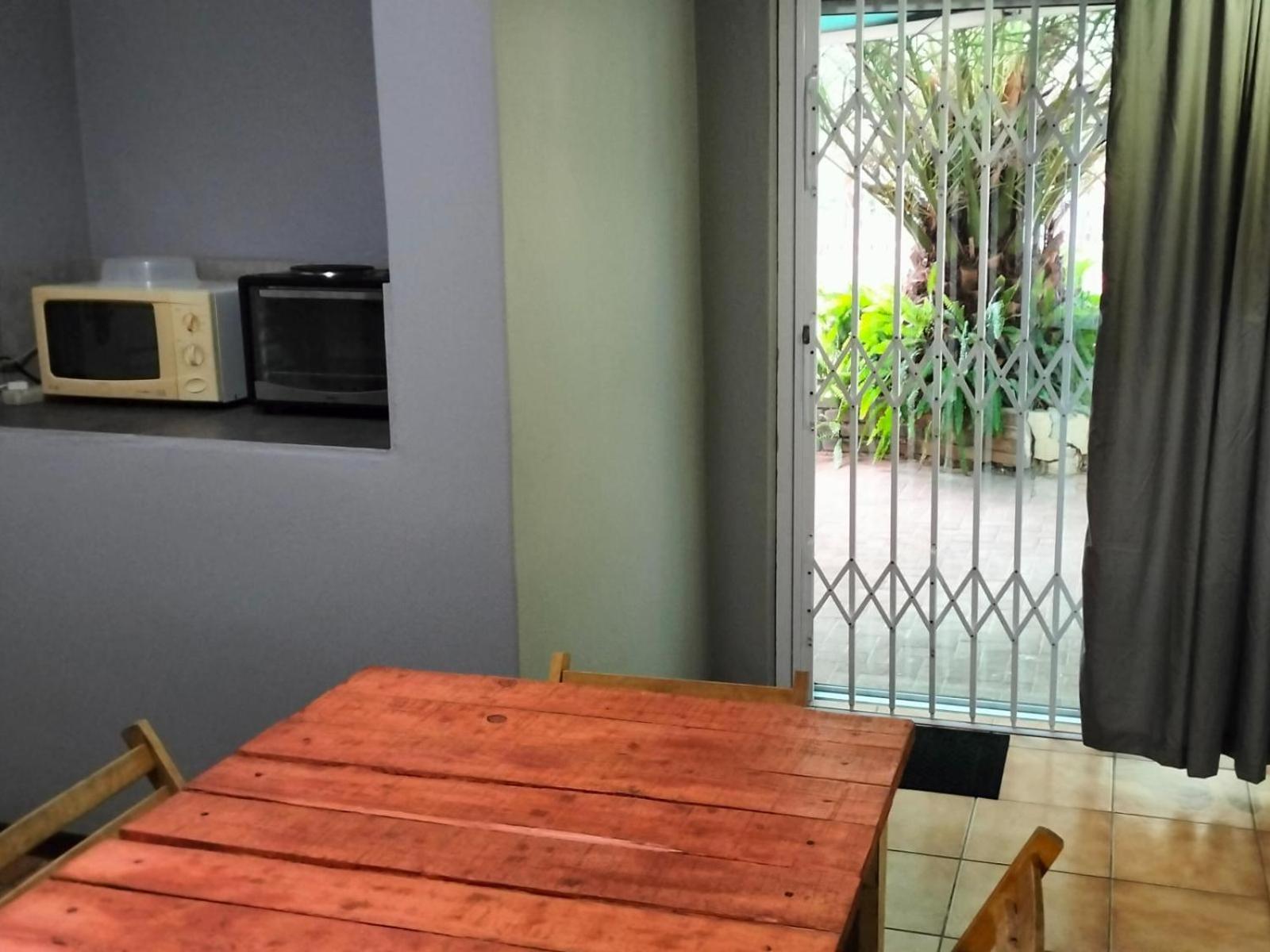 Anri Guesthouse Bloemfontein Bagian luar foto