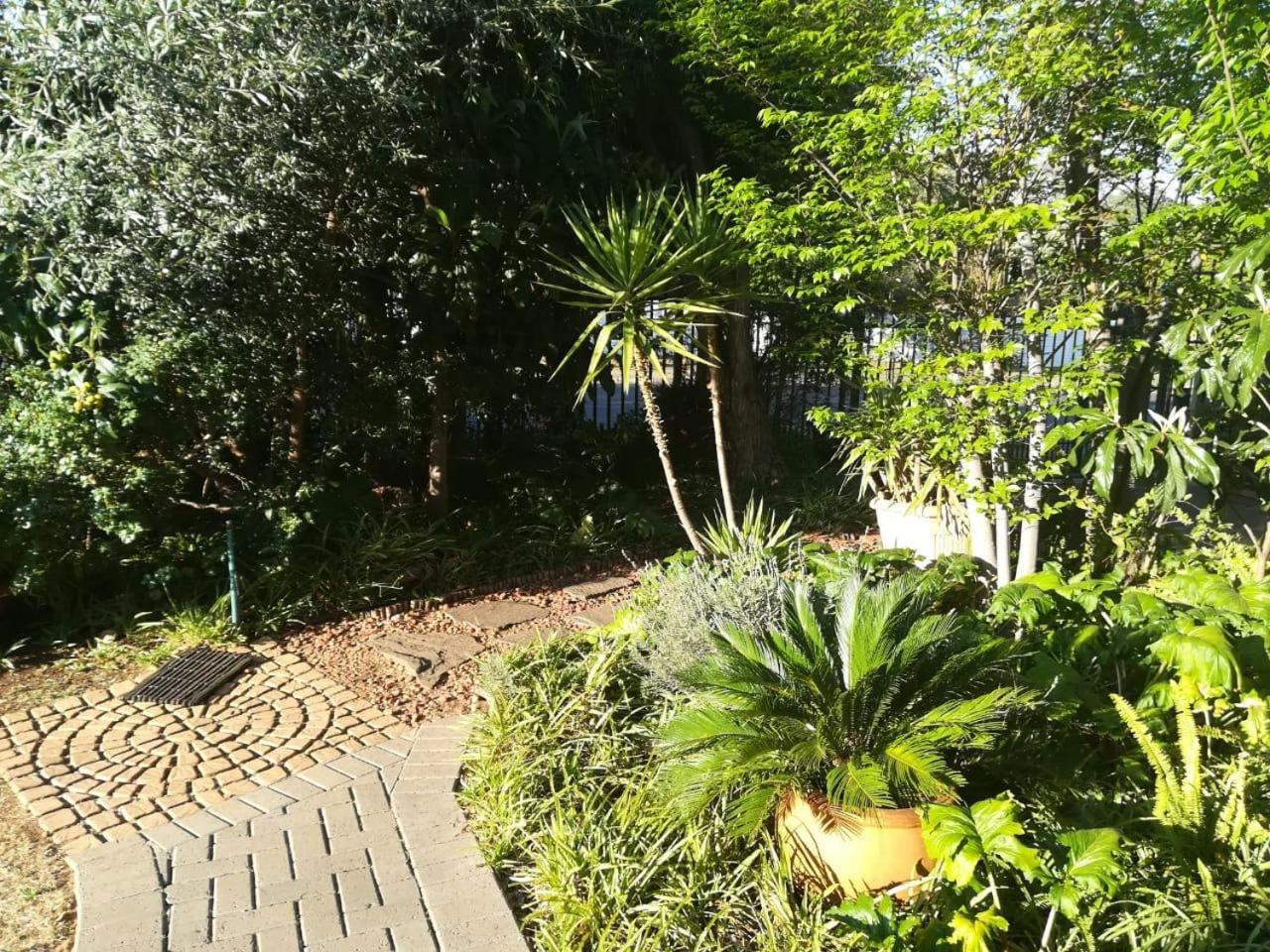 Anri Guesthouse Bloemfontein Bagian luar foto