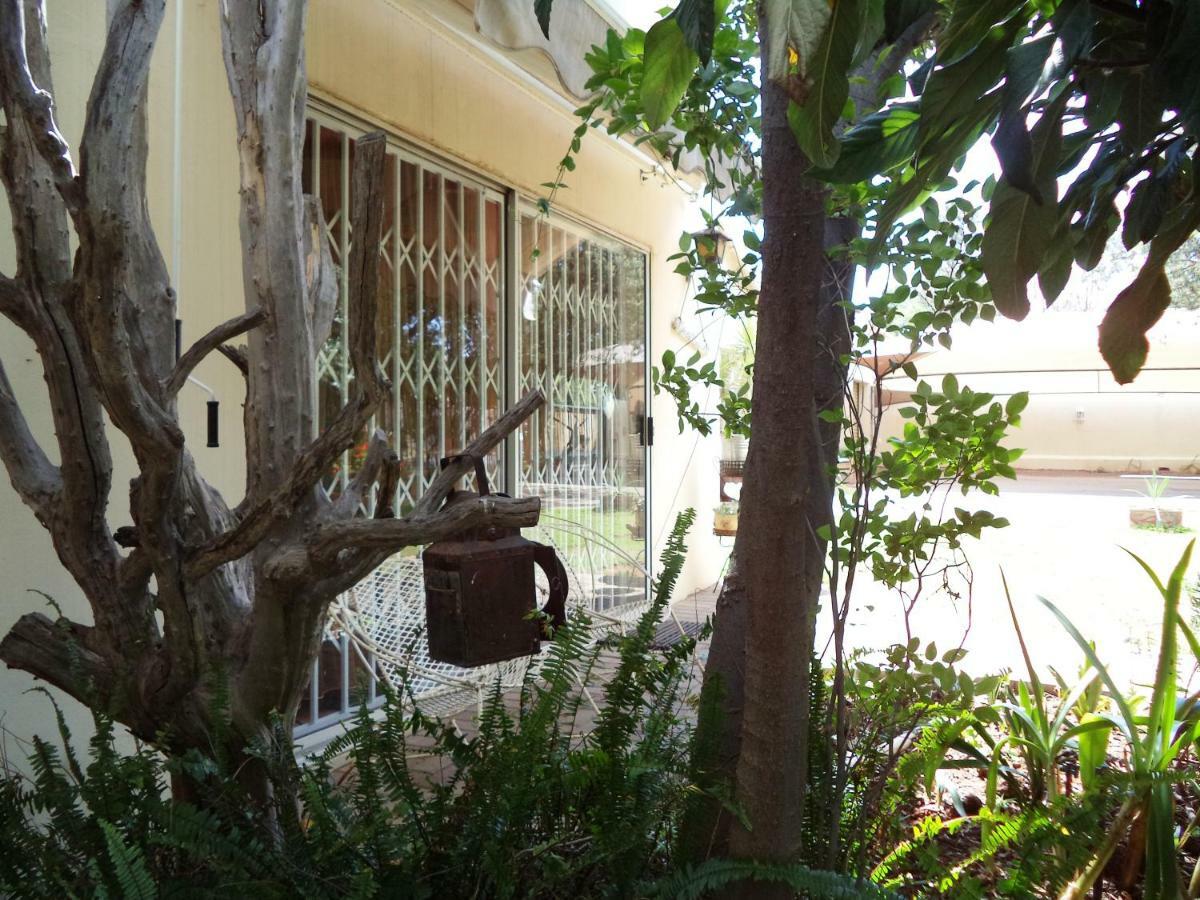 Anri Guesthouse Bloemfontein Bagian luar foto